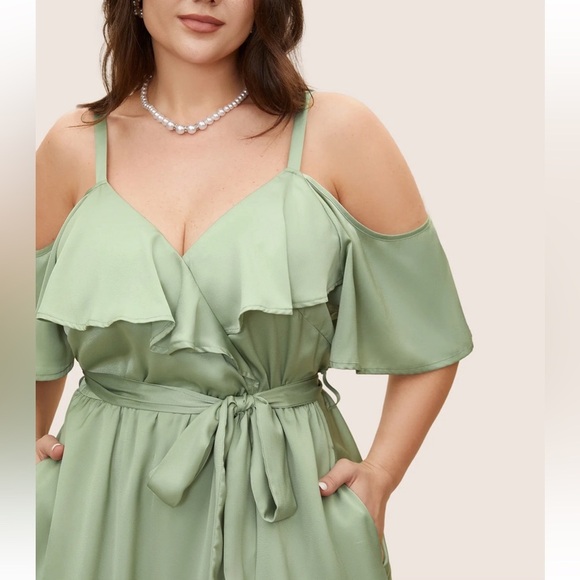 BloomChic Plus Size 2XL Solid Heart Neckline Satin Ruffle Sleeve Dress us18-20 - Picture 3 of 7